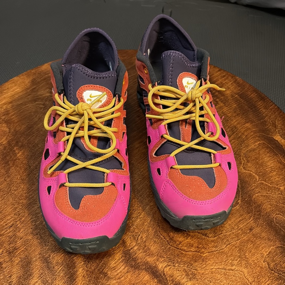 Nike ACG Hiking Shoes - Picture 3 of 10